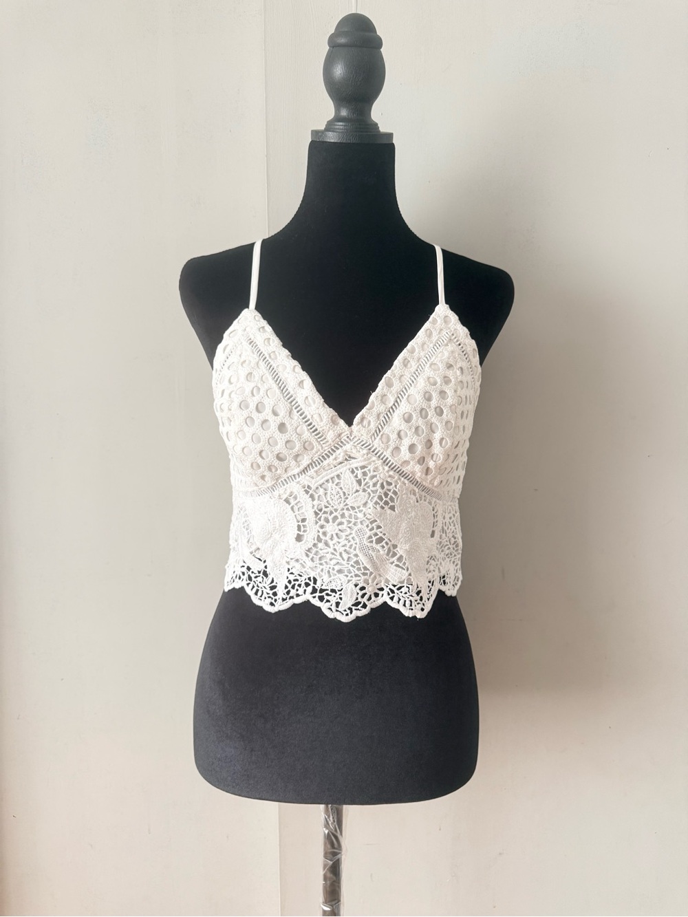 White Abercrombie and Fitch Crochet Lace Crop Tank top - Picture 1 of 5